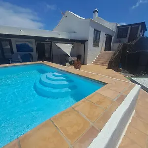 https://villa-ysabela.in-canary-islands.com